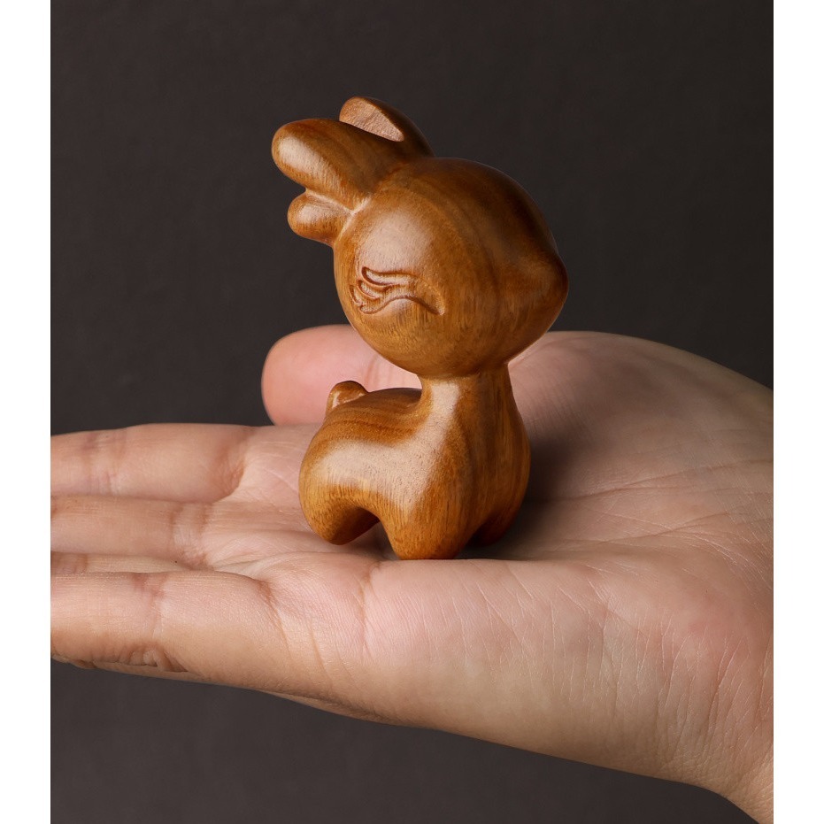 天然 綠檀木 愈瘡木 可愛小鹿 一鹿有你 一路平安 木雕 沉水手把件 開運 招財 避邪 鎮宅 百分百天然綠檀木正品保證-細節圖2