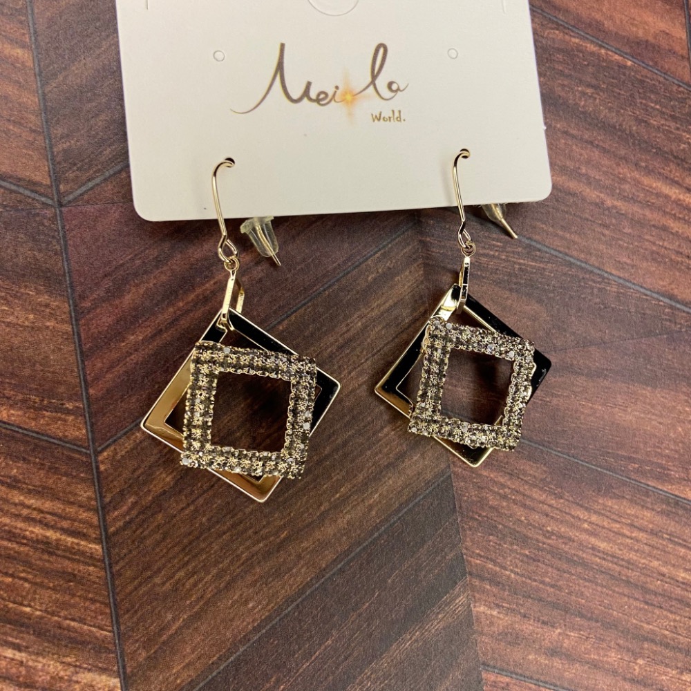 D028-雙方形鑲鑽菱款耳勾款-細節圖2