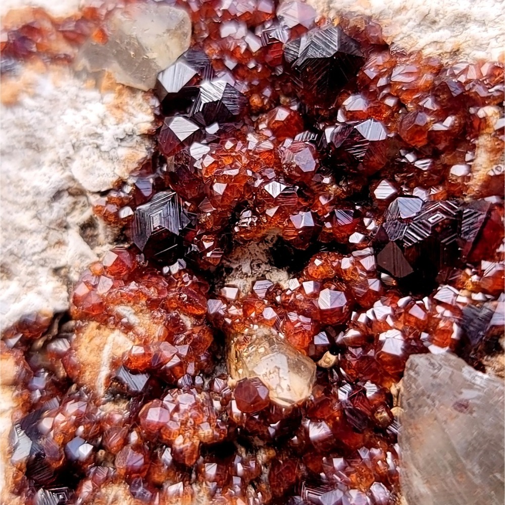 𝒜𝓁𝒾𝒸𝒾𝒶𝒢𝑒𝓂𝓈𝓉❀𝓃𝑒 福建雲霄石榴石煙晶 L703 紅石榴石 石榴石原礦-細節圖2