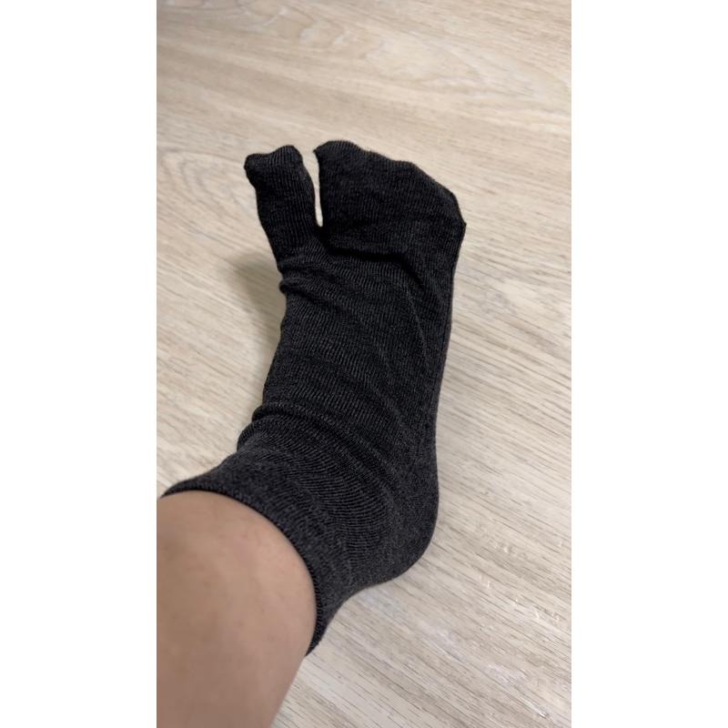 台灣製造 兩趾襪 兩指襪 日系 短襪 健康 除臭 吸汗 黑灰 素色 現貨供應-細節圖2