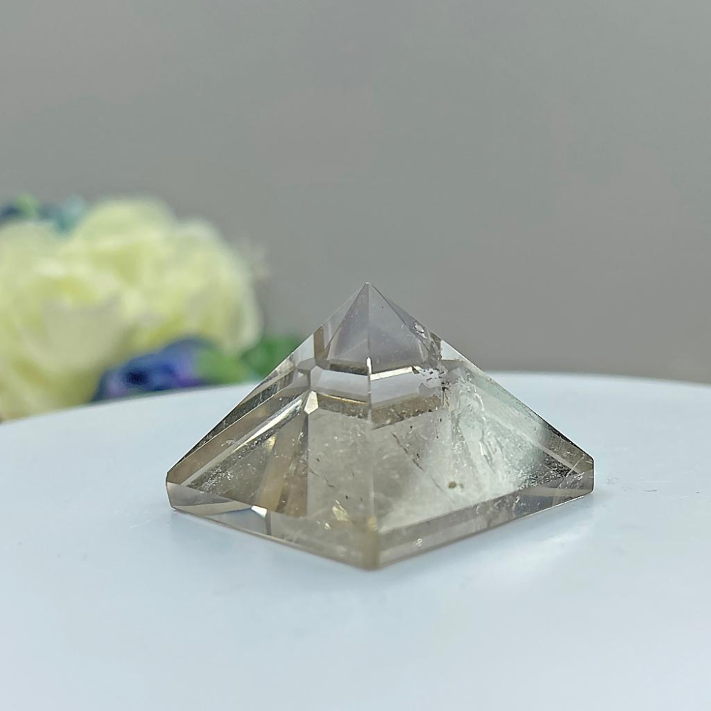 超能量許願金字塔彩虹光茶水晶手工打磨 透亮神奇 33*33*29MM金字塔能-細節圖4