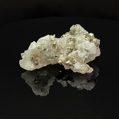 稀有黃銅礦白水晶共生 珍貴礦物標本閃閃發亮57*46*23MM可遇不可求Chalcopyrite