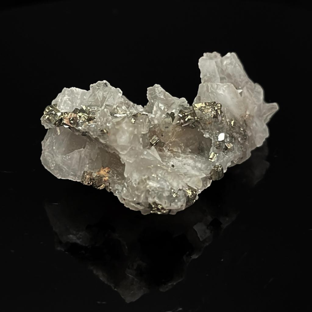 稀有黃銅礦白水晶共生 珍貴礦物標本閃閃發亮57*46*23MM可遇不可求Chalcopyrite-細節圖3