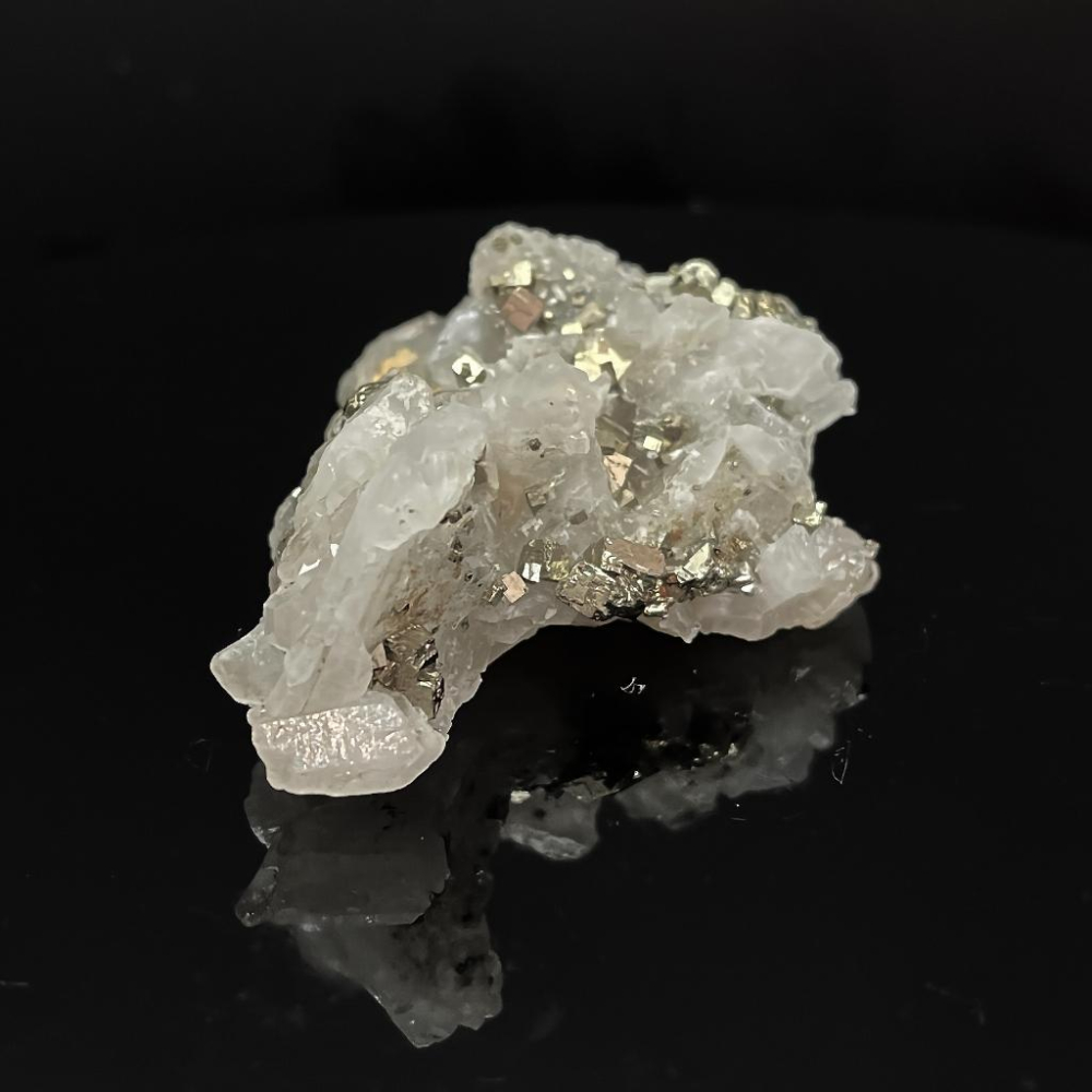 稀有黃銅礦白水晶共生 珍貴礦物標本閃閃發亮57*46*23MM可遇不可求Chalcopyrite-細節圖6
