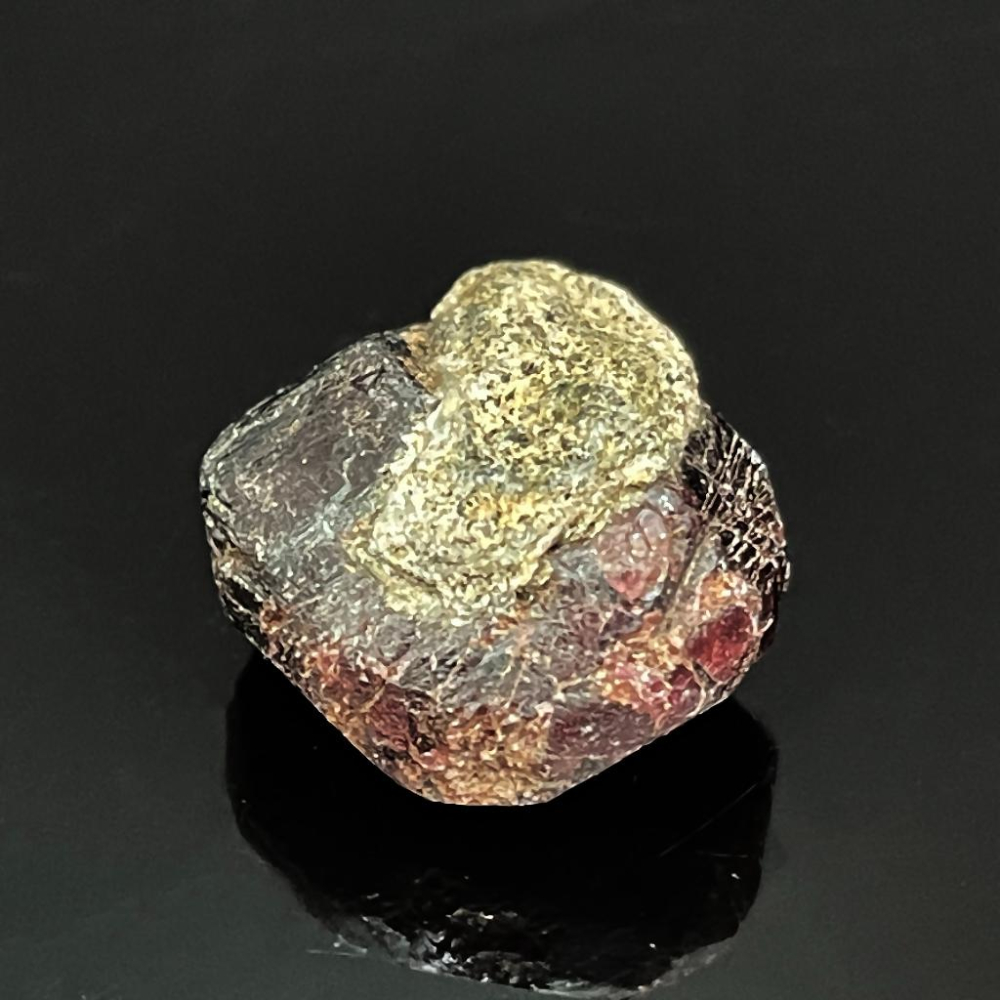 稀有石榴石共生金雲母 能量原礦石 23*24*15MM 礦物標本-細節圖4