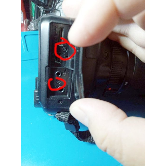 台南現貨 Canon 550D 機身前殼底下右側原廠三角護殼（新零件）接取代原來三角蒙皮-細節圖4