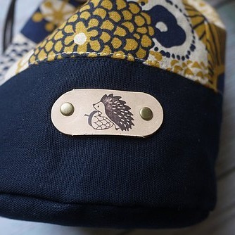 夏日出遊/禮物首選/免費包裝/現貨日系藍/束口斜背小筒包-細節圖4