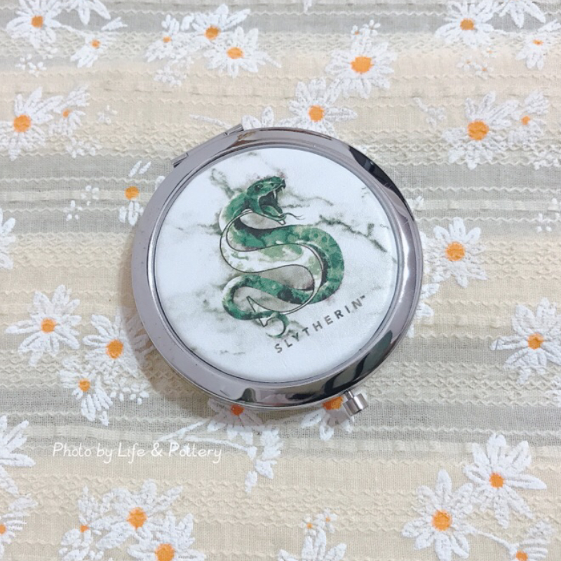🔥現貨+預購 🇬🇧倫敦影城 學院象徵大理石紋皮革金屬圓鏡 化妝鏡/摺疊鏡 隨身鏡子 哈利波特周邊 霍格華茲-規格圖2
