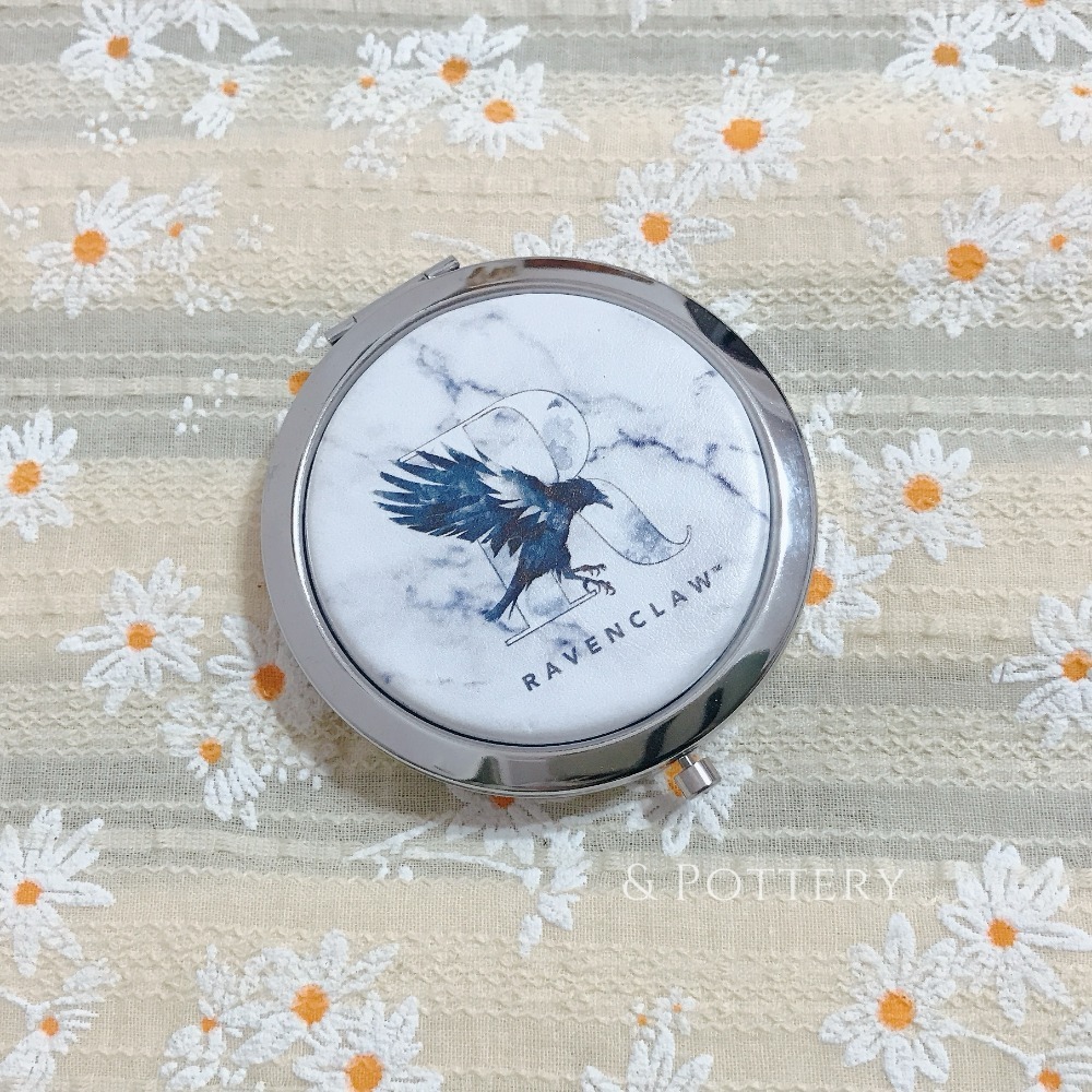 🔥現貨 🇬🇧倫敦影城 學院象徵大理石紋皮革金屬圓鏡 化妝鏡/摺疊鏡 隨身鏡子 哈利波特周邊 霍格華茲-規格圖2