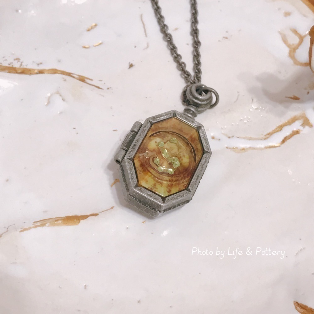 🇯🇵日本 Mahou Dokoro 史萊哲林的小金匣 項鍊 掛墜盒 墜飾盒 哈利波特 Harry Potter-細節圖2