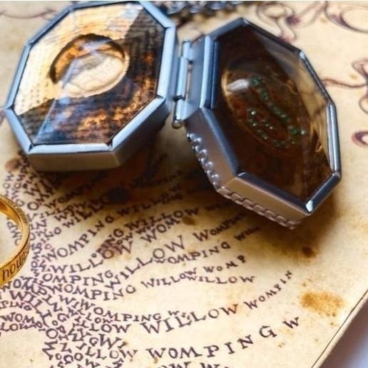 Harry Potter × Noble Collection 史萊哲林的小金匣 掛墜盒 項鍊 墜飾盒 哈利波特周邊-細節圖3