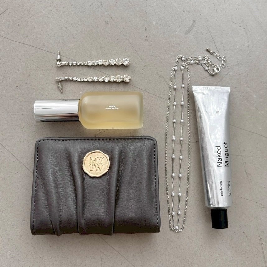 炭灰（Charcoal）チャコールグレー