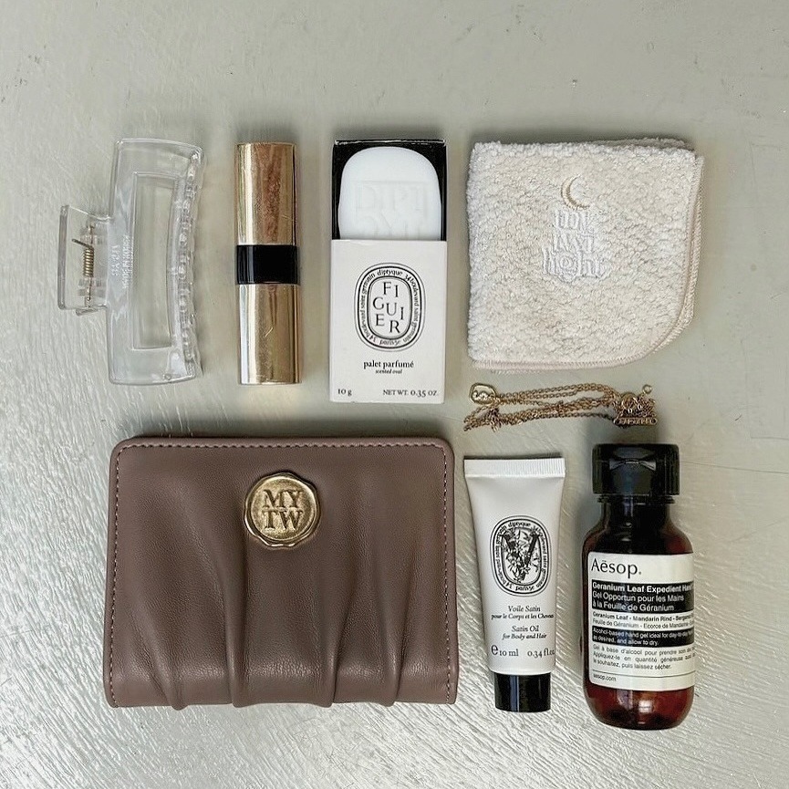 🇯🇵日本 my twilight 金屬火漆封蠟標誌褶皺雙折皮革短夾 皮夾 錢包 小眾品牌♡不撞款~-規格圖11