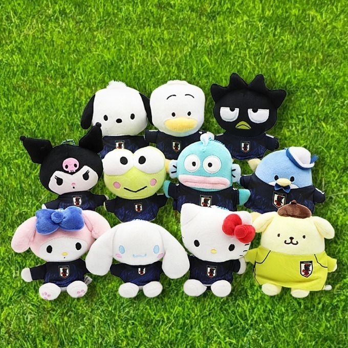 🇯🇵日本國家足球隊 × Sanrio 三麗鷗聯名球衣玩偶 吊飾娃 凱蒂貓 大耳狗 布丁狗 美樂蒂 酷洛米 漢頓 企鵝-細節圖2