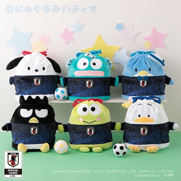 🇯🇵日本國家足球隊 × Sanrio 三麗鷗聯名球衣坐姿造型束口袋 Kitty 大耳狗 布丁狗 美樂蒂 酷洛米 漢頓-細節圖2