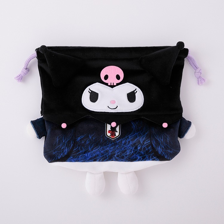 🇯🇵日本國家足球隊 × Sanrio 三麗鷗聯名球衣坐姿造型束口袋 Kitty 大耳狗 布丁狗 美樂蒂 酷洛米 漢頓-規格圖6