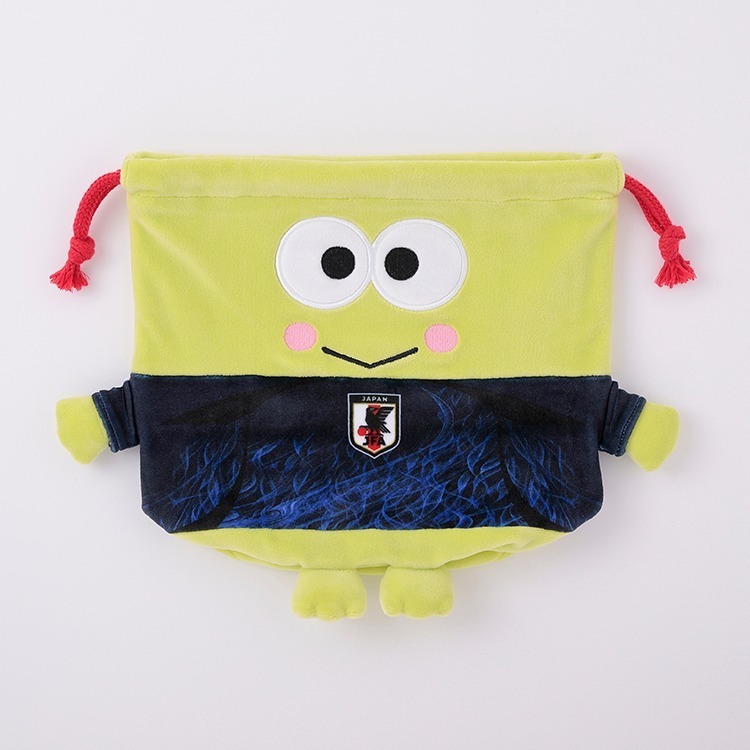 🇯🇵日本國家足球隊 × Sanrio 三麗鷗聯名球衣坐姿造型束口袋 Kitty 大耳狗 布丁狗 美樂蒂 酷洛米 漢頓-規格圖6