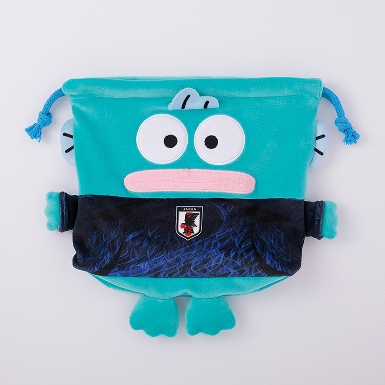 🇯🇵日本國家足球隊 × Sanrio 三麗鷗聯名球衣坐姿造型束口袋 Kitty 大耳狗 布丁狗 美樂蒂 酷洛米 漢頓-規格圖6