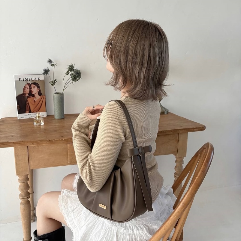 🇯🇵日本 my twilight 側邊蝴蝶結壓褶半月包｜手提/側背/斜背包 小眾品牌♡不撞款~-規格圖11