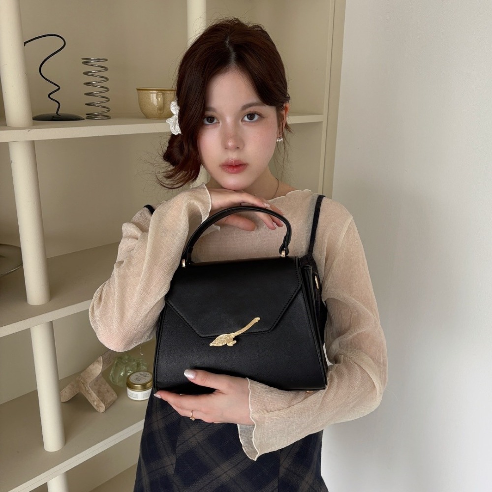 Harry Potter × my twilight 魔法掃帚金屬扣式梯形肩背包｜手提/側背/斜背包 哈利波特周邊-細節圖3