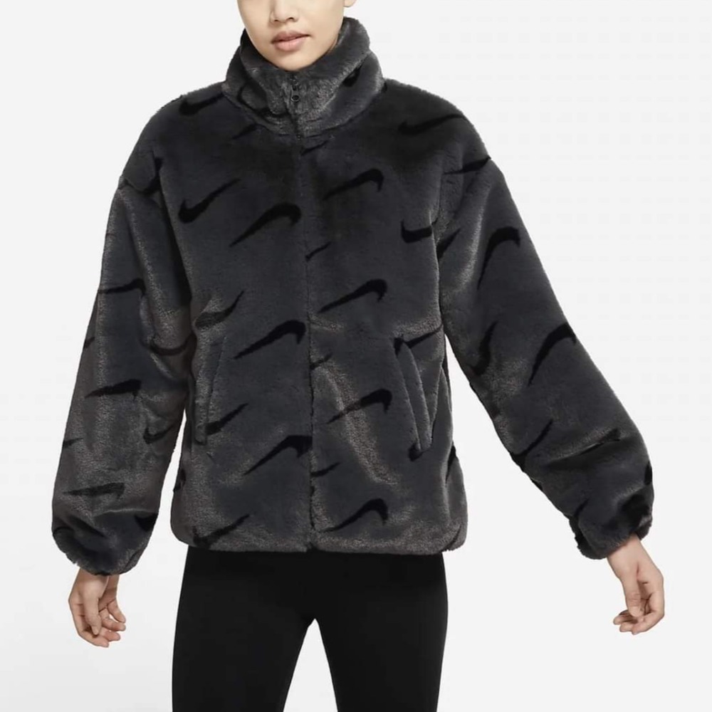 女子 Nike NSW Jacket 灰黑 滿版勾 長袖 人造毛皮 皮草 寬鬆 立領外套-細節圖11