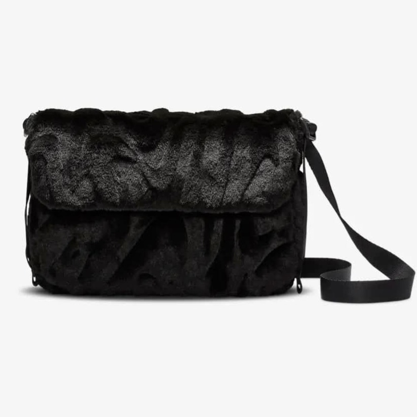 女款 NIKE Nike NSW FTRA 365 FUR CRSBY 黑色 毛絨 柔軟 斜背包 側背包 定價950-細節圖9