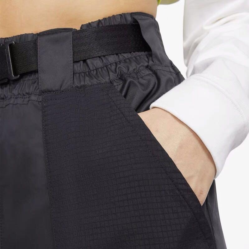 女子 NIKE 腰帶縮口束腳 工裝褲 梭織大勾 時尚寬鬆 運動長褲 DB3867-010 定價2480-細節圖3