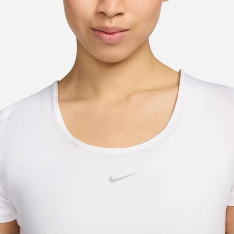 女款 Nike One Classic 短版美背短袖上衣 (FN2852-100)-細節圖6
