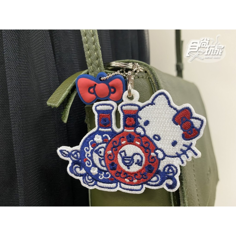 限量 Hello Kitty 嬉遊故宮《繡花閣》一卡通精裝套組-細節圖4