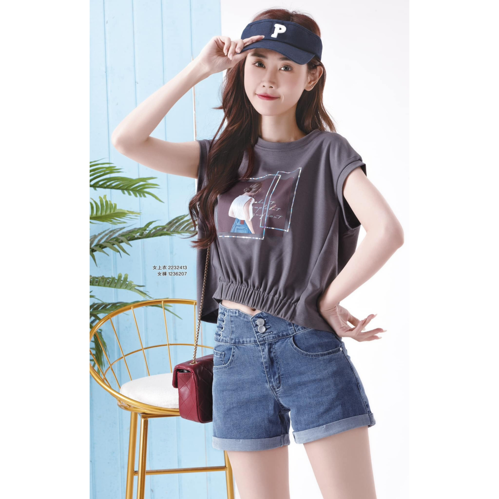 異材質拼接 微短版 休閒ㄒ恤-細節圖2