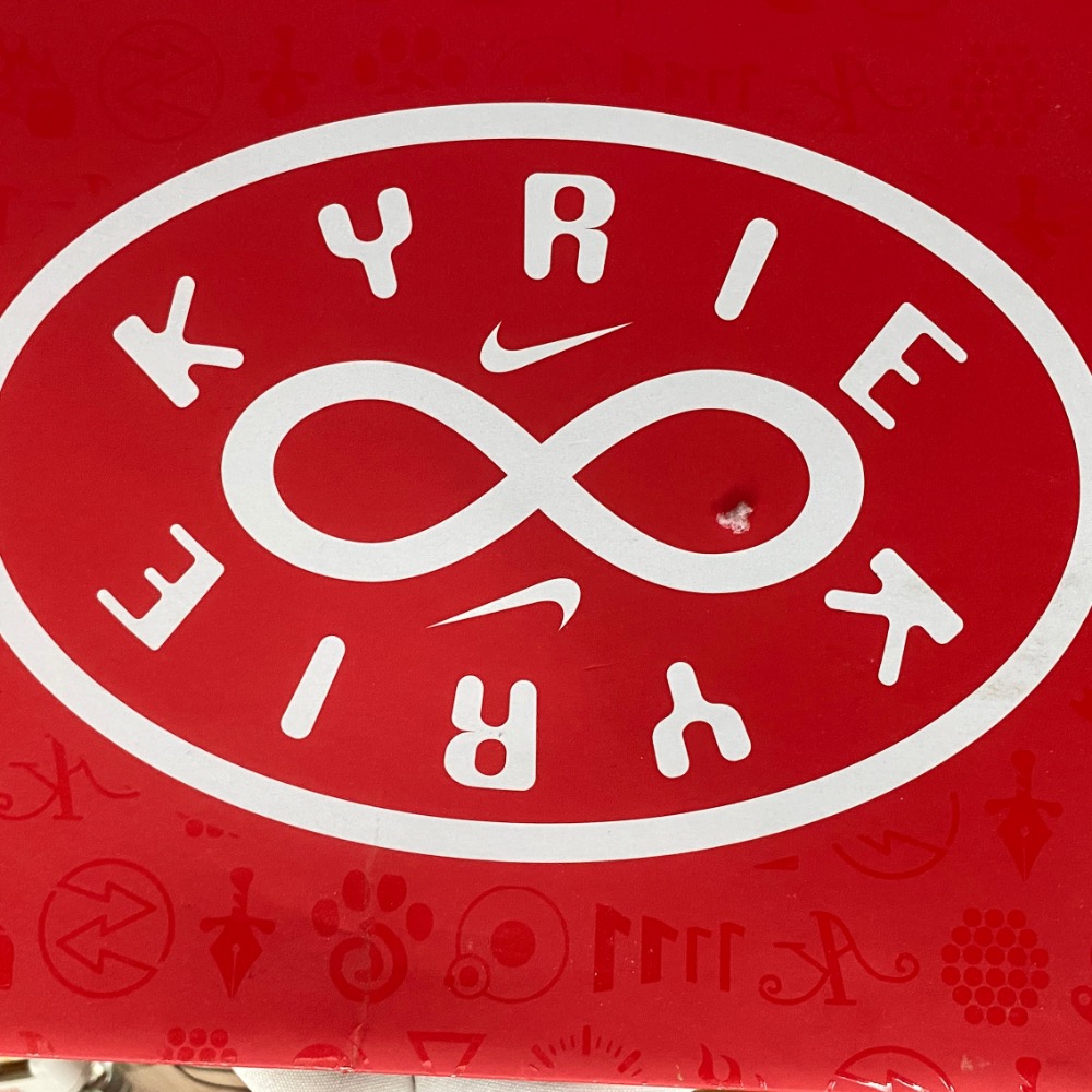 ￼Nike Kyrie 籃球鞋 白 黑 近全新-細節圖2