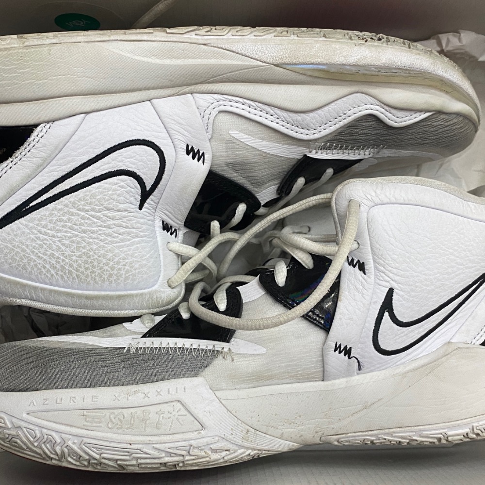 ￼Nike Kyrie 籃球鞋 白 黑 近全新-細節圖4