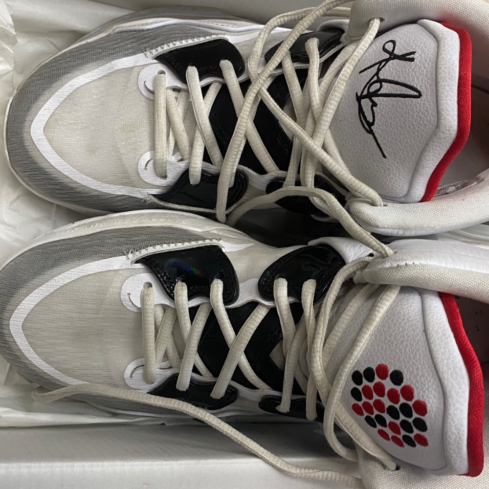 ￼Nike Kyrie 籃球鞋 白 黑 近全新-細節圖5