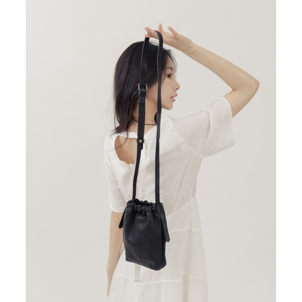 Supportingrole 慵懶俐落正式休閒真皮水桶肩斜背包-細節圖7