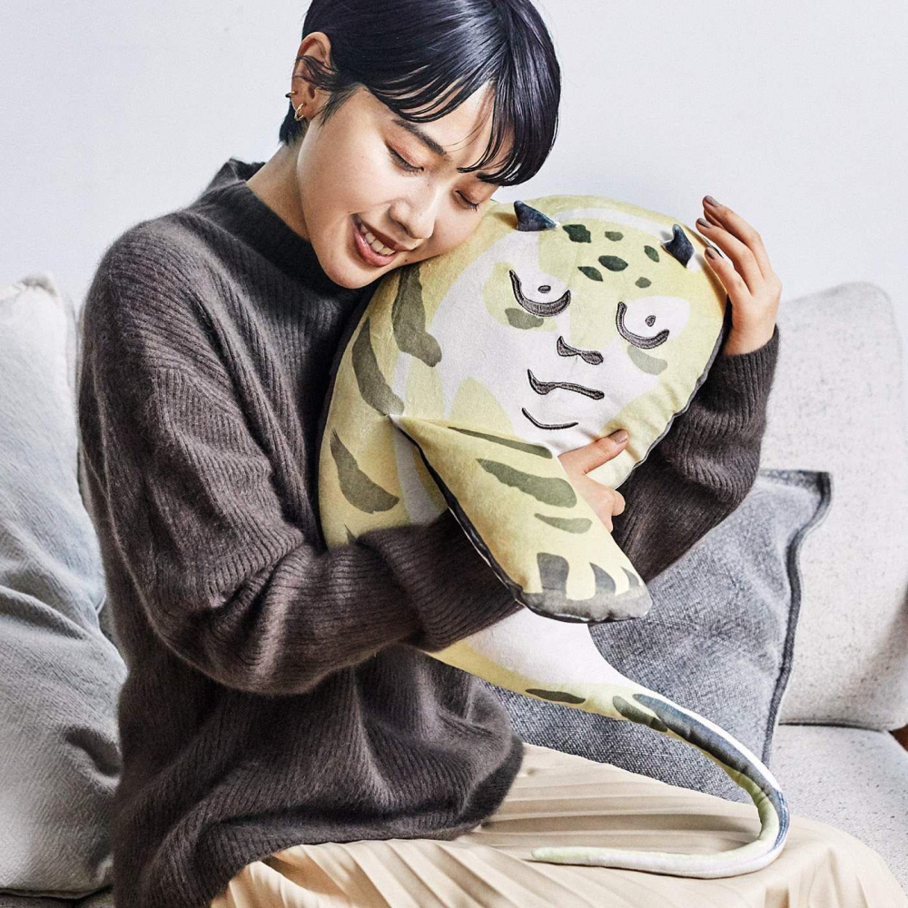 【現貨】FELISSIMO×博物館部 鳥獸略畫式 伸手老虎鬆軟抱枕 獵奇可愛動物保暖熱水袋靠墊 鍬形蕙齋 插畫風 非仿真-細節圖6