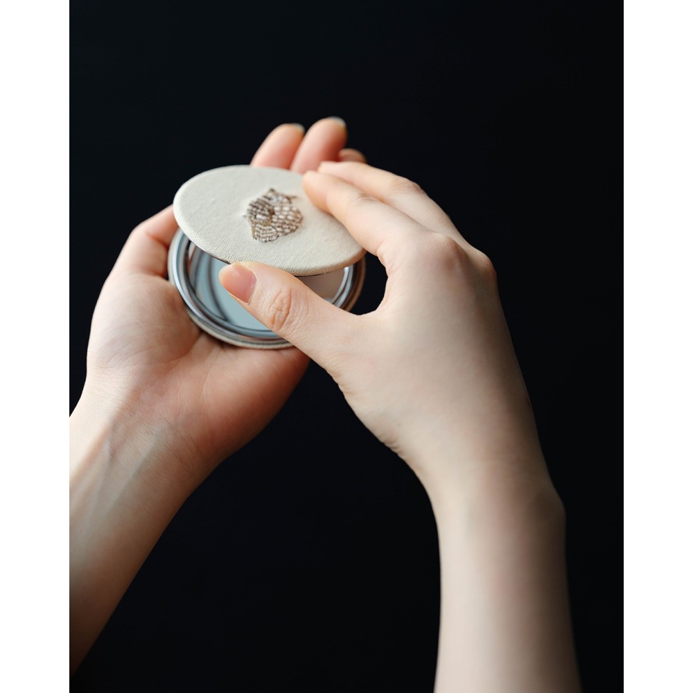 【現貨】 SOU SOU特典 貓頭鷹雙面刺繡化妝鏡 隨身鏡 手鏡  小圓鏡 折疊鏡 日本製♡萌獸動物園♡-細節圖3