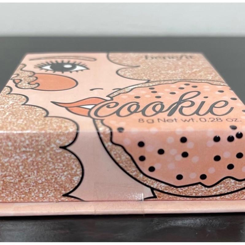 現貨Benefit貝玲妃粉金艷炫光香檳金蒲公英打亮蜜粉餅高光餅乾珠光金光提亮腮紅修容cookie 8g-細節圖4