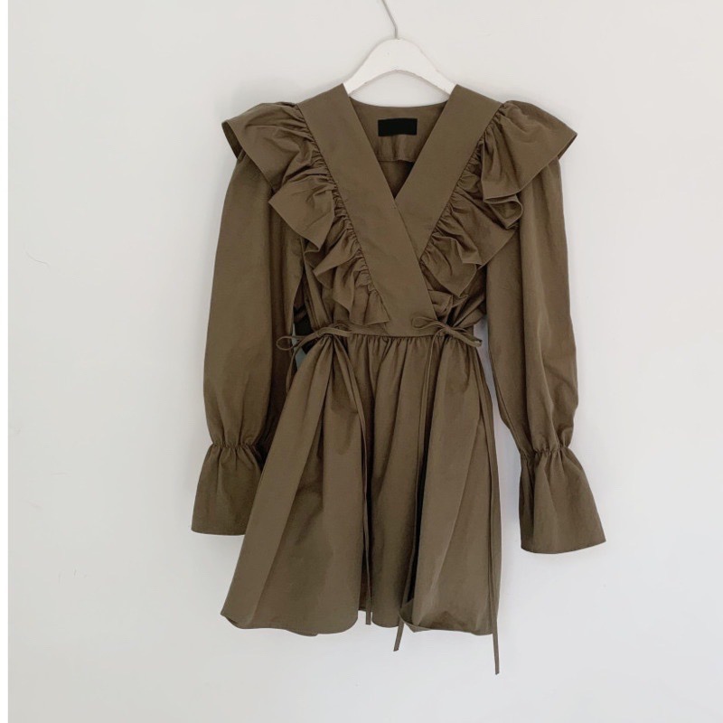 La Maison甜美氣質V領荷葉邊收腰綁帶長袖洋裝-細節圖6