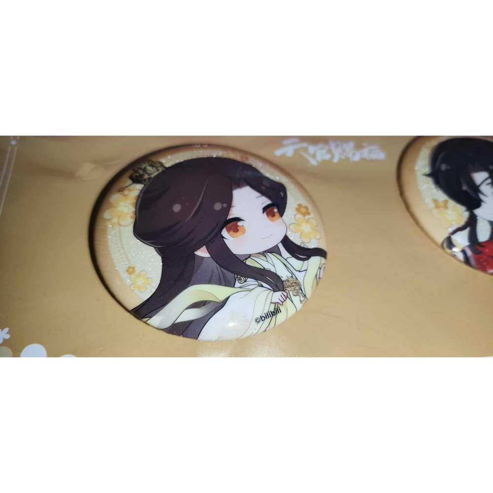 《周邊》【☆現貨☆】 特賣 陸版官方 正版授權 BL 耽美 天官賜福 花城 謝憐 七夕Ver 雙閃徽章 徽章 大徽章-細節圖5