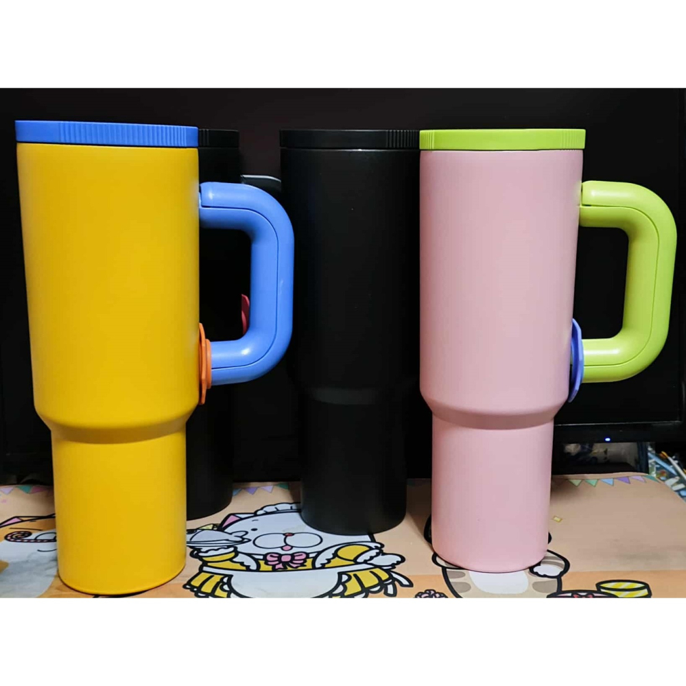 《雜物》【☆24小時限時現貨☆】 特賣 1200ml 冰霸杯 不鏽鋼 冰霸杯 附吸管 手柄杯 吸管杯 飲料杯-細節圖2