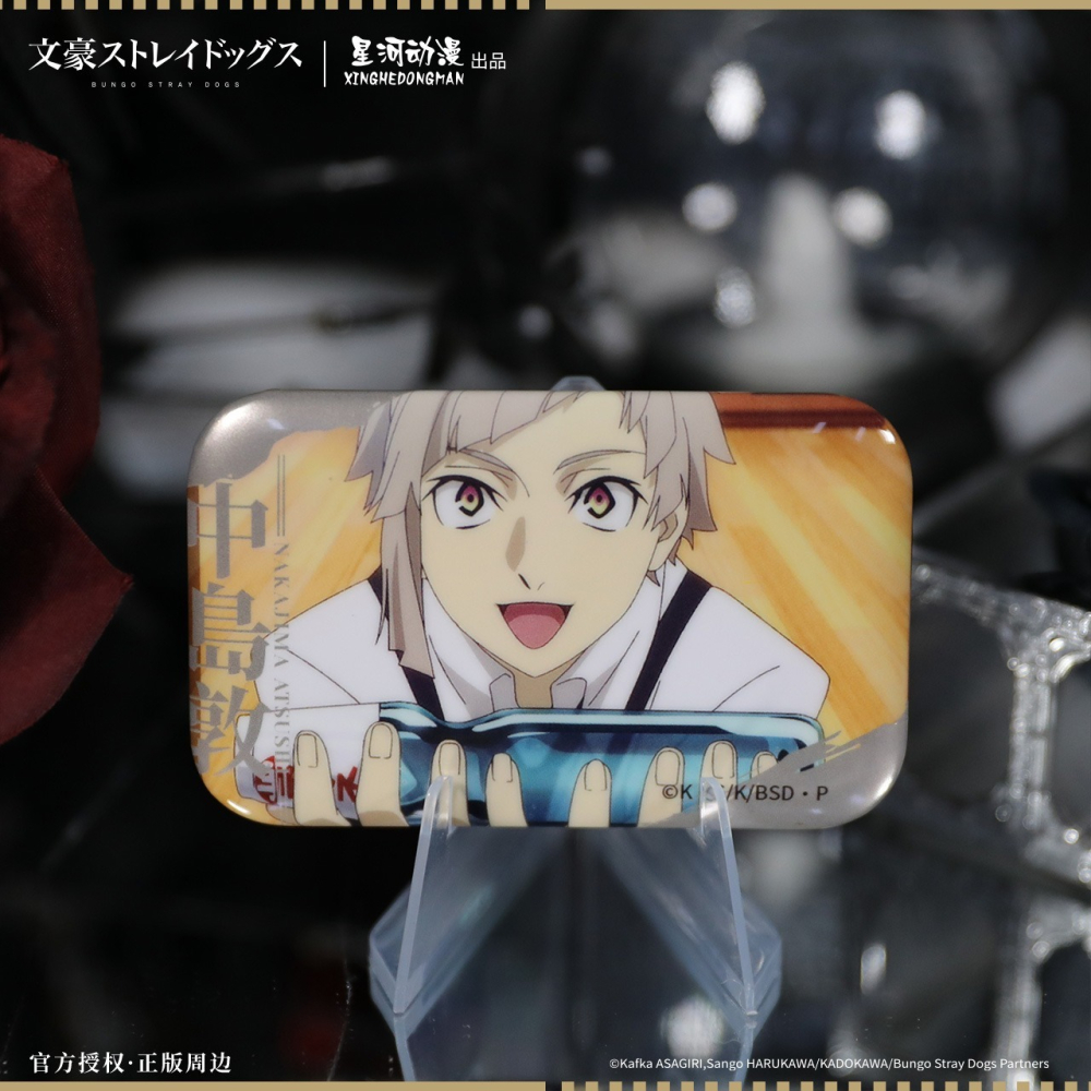 《周邊》陸版正版 文豪 文豪野犬 徽章 方形徽章 太宰治 中原中也 芥川龍之介 江戶川亂步 費奧多爾 西格瑪 尼古萊-細節圖3