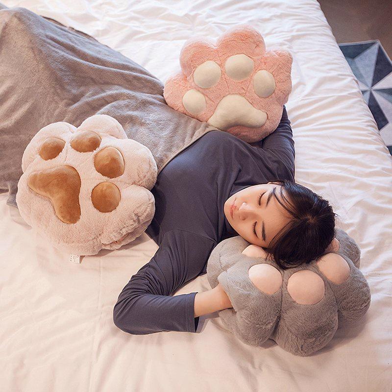 🎀【現貨+發票】《貓奴必備！》可愛貓咪貓掌貓爪肉球枕頭靠墊暖手抱枕毛毯空調毯子午睡毯子被子抱枕毯三用枕珊瑚絨毯情人節禮物-細節圖3