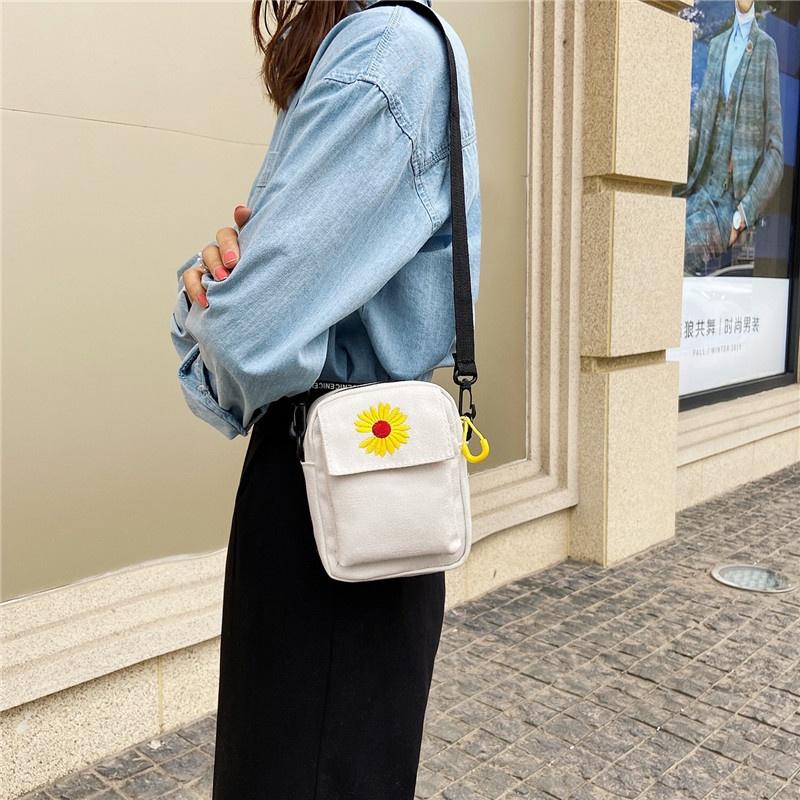 🎀【現貨+發票】韓國INS超火帆布包復古個性百搭休閒運動嘻哈少女文藝小雛菊迷你小包小方包手機包學生單肩斜跨包側背包斜背包-細節圖7