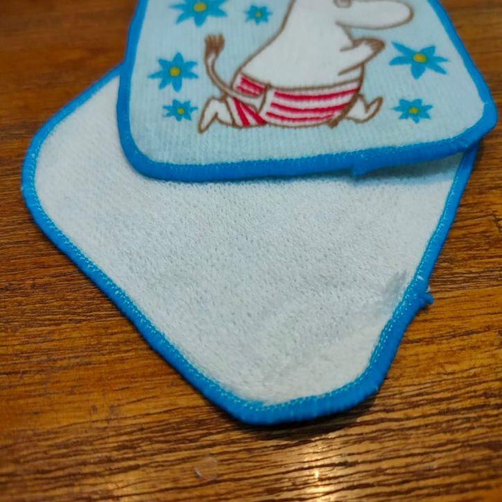 🎀【現貨+發票】日本訂單MOOMIN嚕嚕咪嚕嚕米姆明迷你小方巾迷你毛巾超吸水細緻純棉加厚款純棉毛巾小方巾手帕吸水杯墊-細節圖4