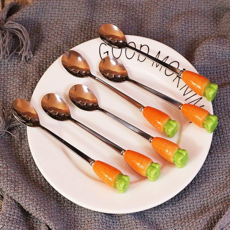 🎀【現貨+發票】優質304不鏽鋼紅蘿蔔湯匙不鏽鋼餐具造型餐具造型湯匙陶瓷手柄 咖啡湯匙 攪拌湯匙 304不鏽鋼長湯匙-細節圖4