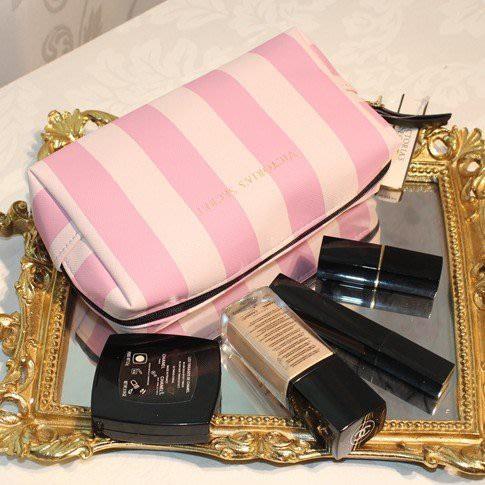 🎀【現貨+發票】韓版新款粉色條紋半圓化妝包手拿包手機包隨身收納包洗漱包盥洗包過夜包萬用包筆袋隨身包筆刷包小物包零錢包-細節圖3