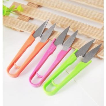 【平價用品】 u型剪刀 小剪刀 裁縫彈簧剪刀 修線剪刀 紗線剪刀 十字繡剪刀 線頭剪刀 小鉗剪 彈簧紗剪 縫紉剪 剪刀-細節圖2