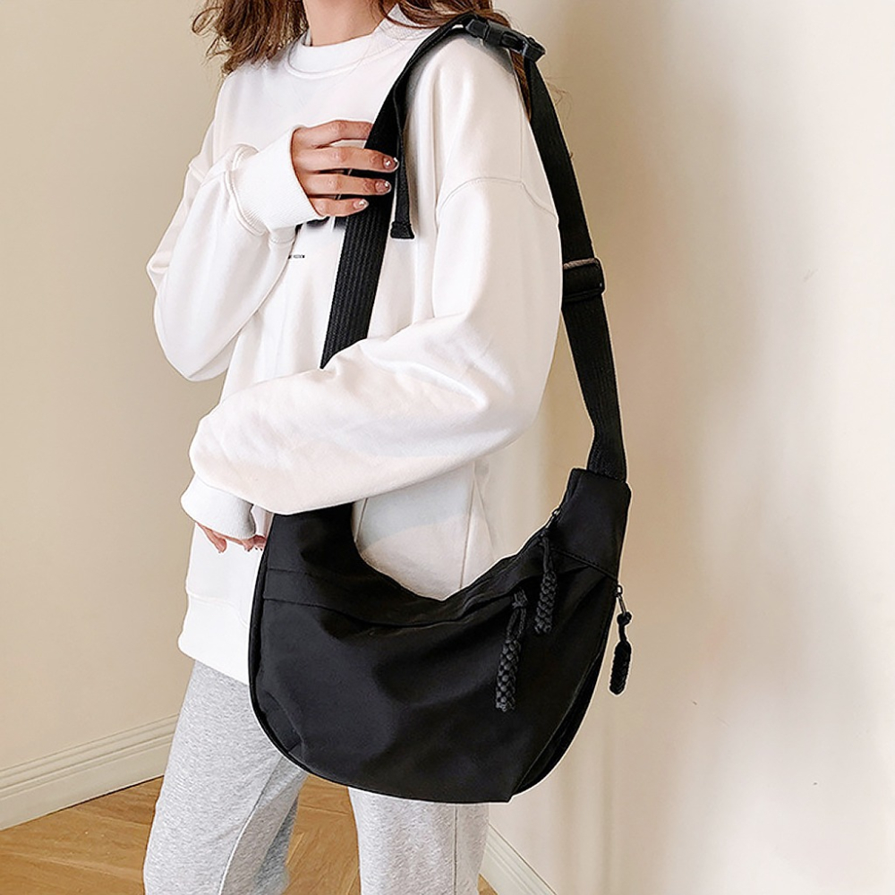 【台灣現貨🔥防潑水🔥】 餃子包 韓版斜挎餃子包 大容量側背包 馬鞍包 肩背包 女生包包 月亮包 百搭女包 斜挎包-細節圖2