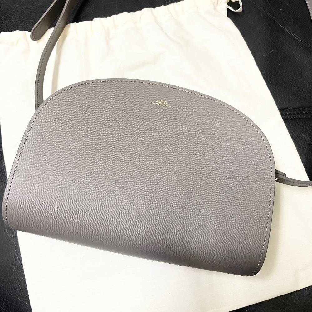 A.P.C 防刮半月包 half moon bag 全新 灰色-細節圖4