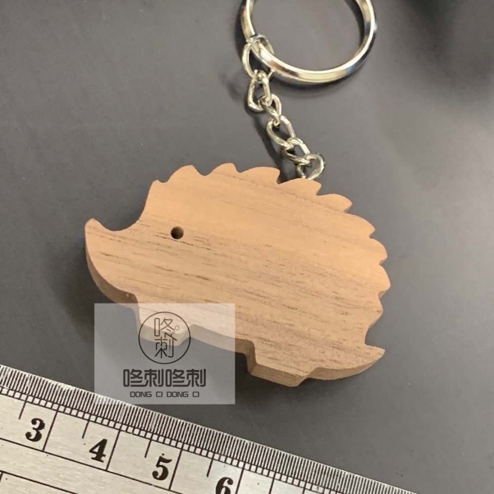 咚刺咚刺 刺蝟鑰匙圈 純手工 手作木製 文創 刺蝟 吊飾 掛飾-細節圖3